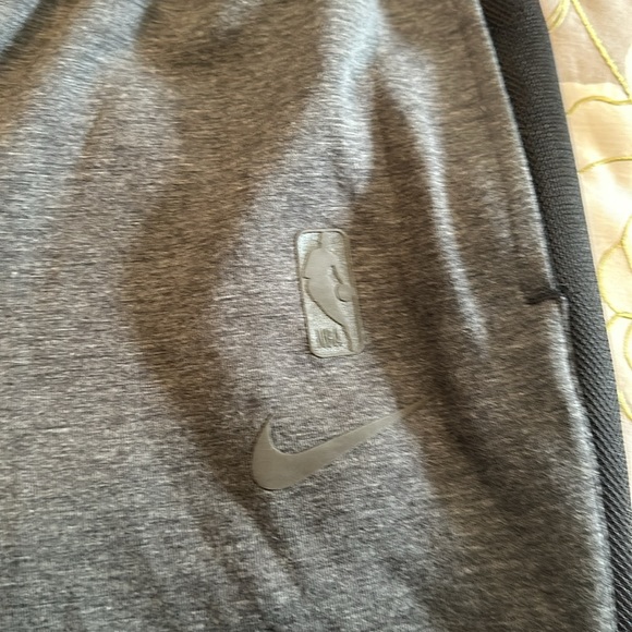 Nike men’s LA Laker Joggers - Picture 4 of 7